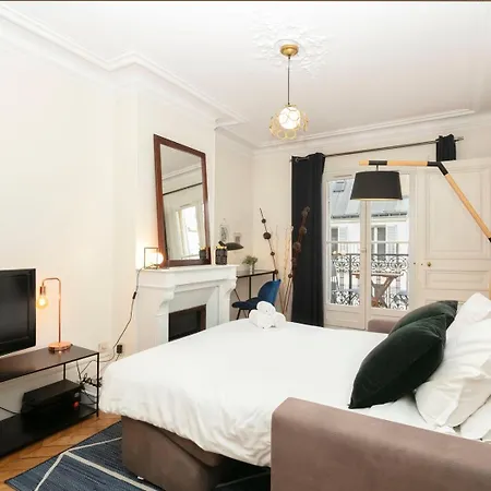 Apartment Bnbnook - Elegant 1br With Balcony Near Notre-dame
